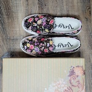 Very G flower shoes NIB